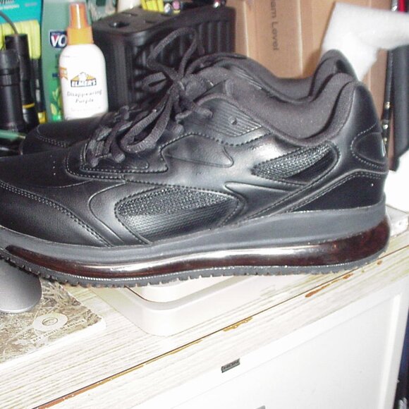 TREDSAFE  O2 AIR size 10 work shoes - Picture 4 of 5